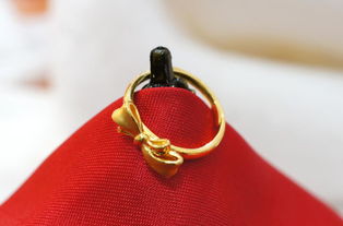 尊爵珠宝蝴蝶结喷砂足金戒指 演绎优雅新风尚